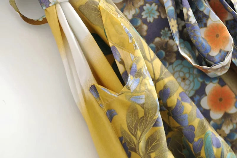 FLEUR – Lång kimono med blommigt mönster, fickor & midjeband