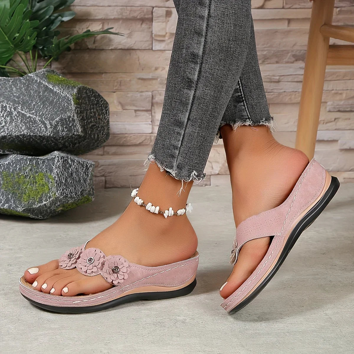 Isaksson™ | Flora – Blommiga kilklackssandaler med ortopedisk komfort